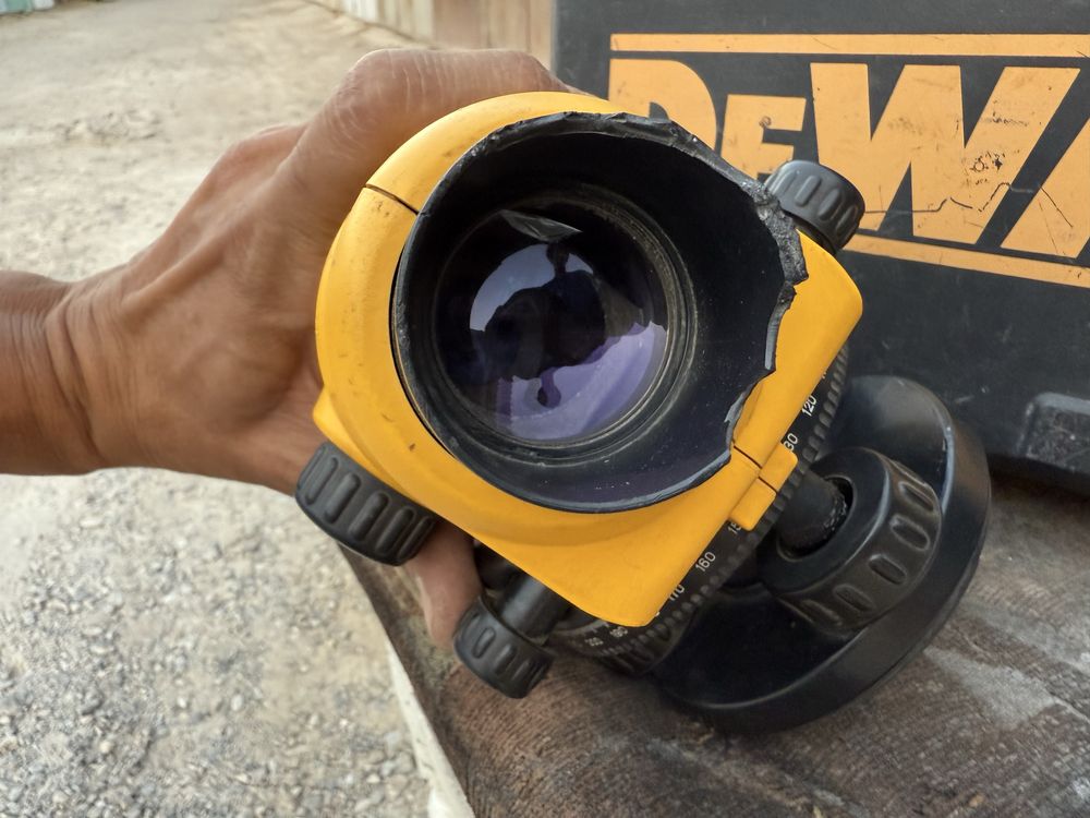 * DeWalt нивелир на запчасти