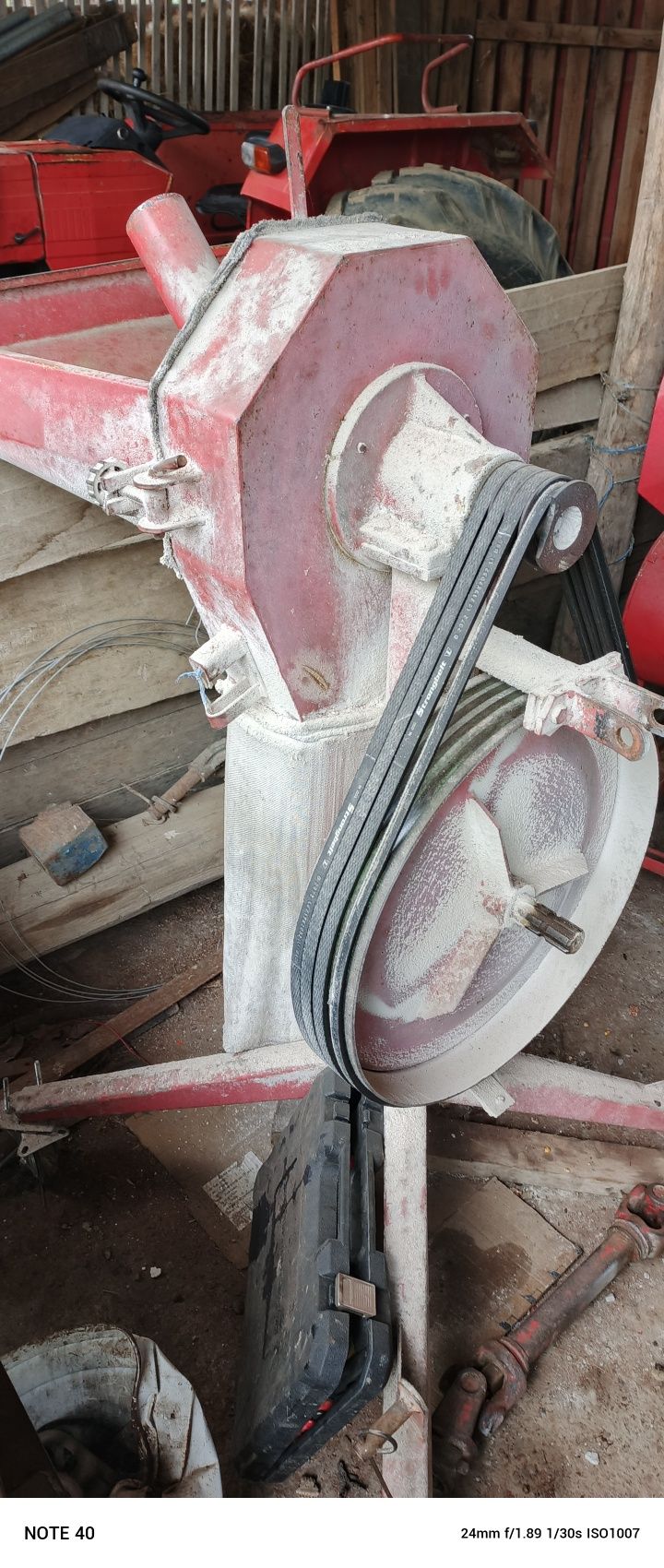 Moara   cereale după tractor