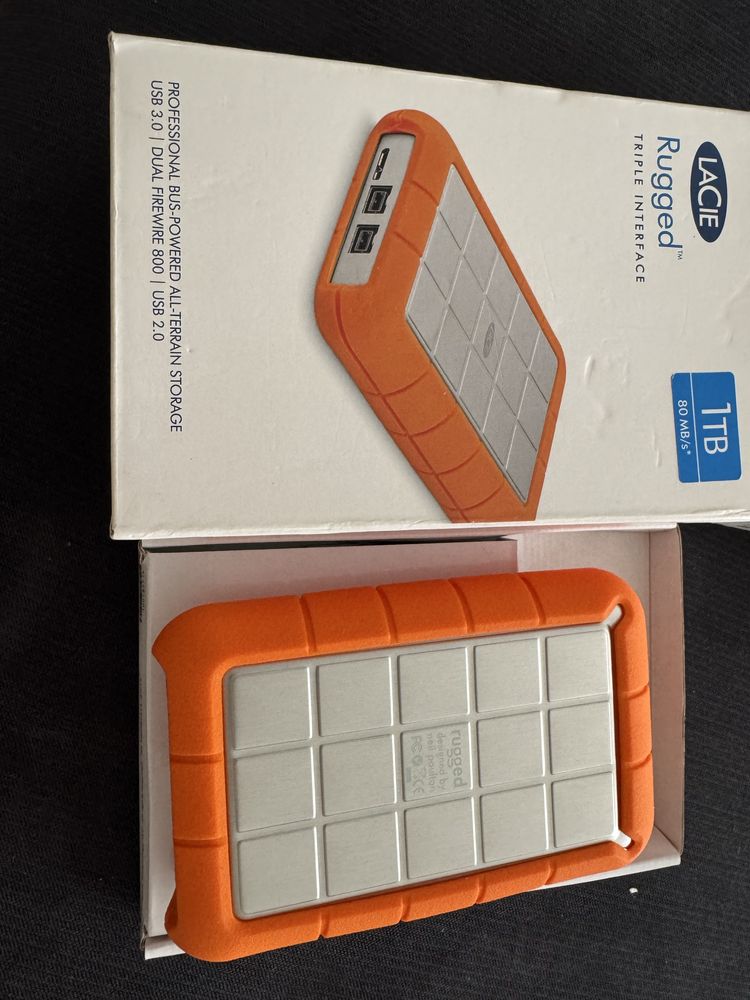 Hard disk extern lacie rugged hdd 1TB nou