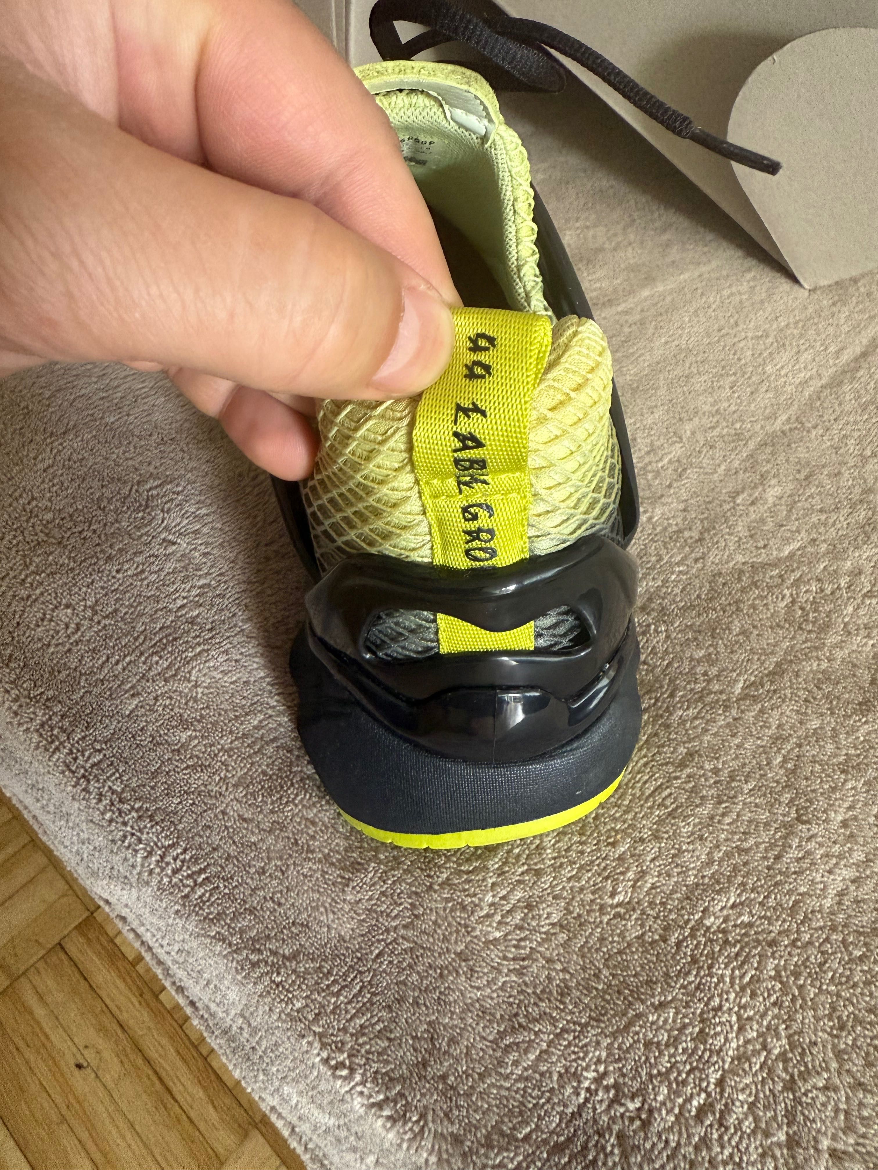 44 lable sneaker 45