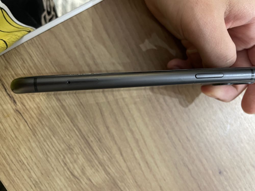 Здравйете Продавам Iphone 11