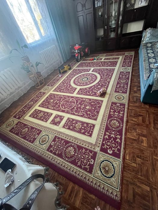 Продам ковер срочно