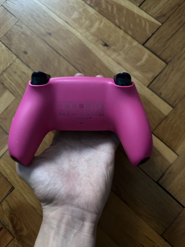 продавам ЧИСТО НОВ ps5 контролер