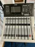 Mixer Digital Yamaha si Sistem de boxe Active
