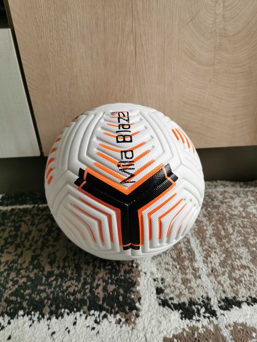 Футболна топка за тренировки и мачове. Чисто нова. Размер 5