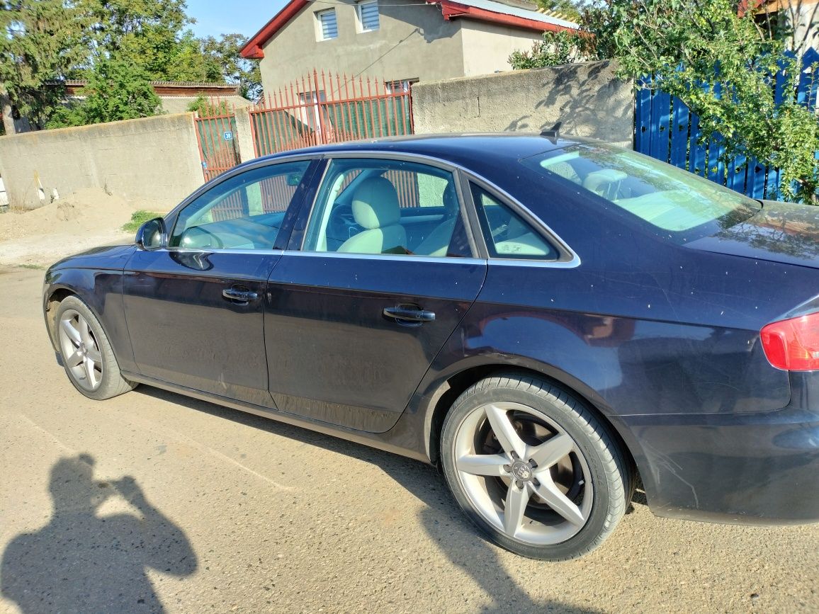 Dezmembrez Audi A4 B8 motor 2.0tdii 214000km