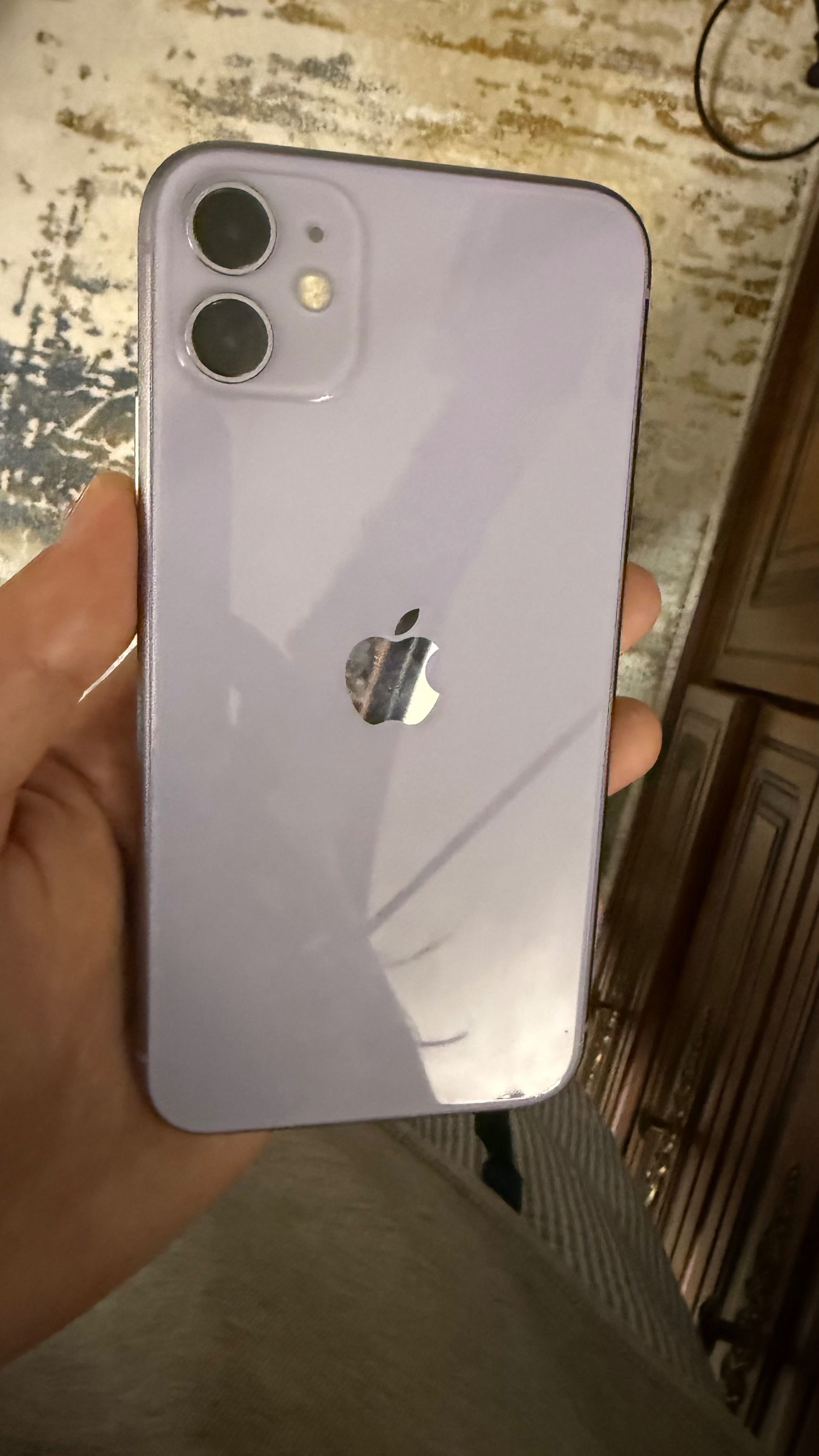 Телефон iPhone 11