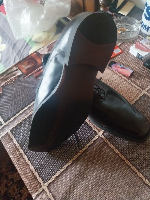 Vând pantofi comberti