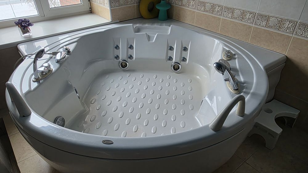 Продам джакузи в хорошем состоянии