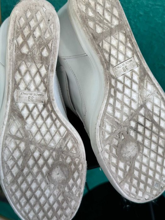 Ghete din piele albă, marca Giuseppe Zanotti, mărimea 39