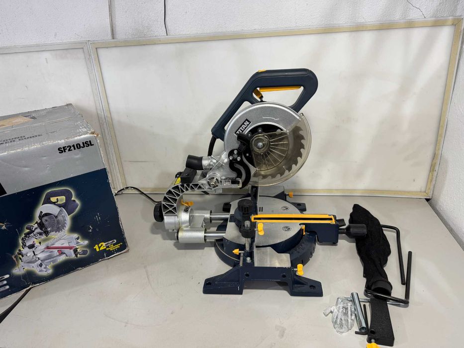 Циркуляр пендула - Titan 1800W / 210mm