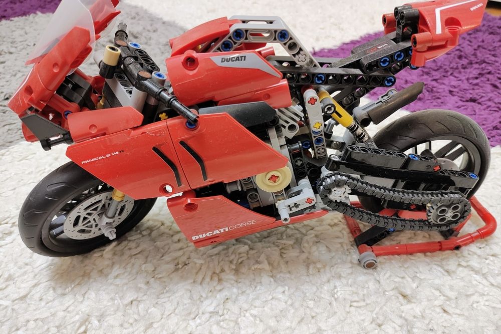 Lego Tehnic 42107 Ducati Panigale V4R