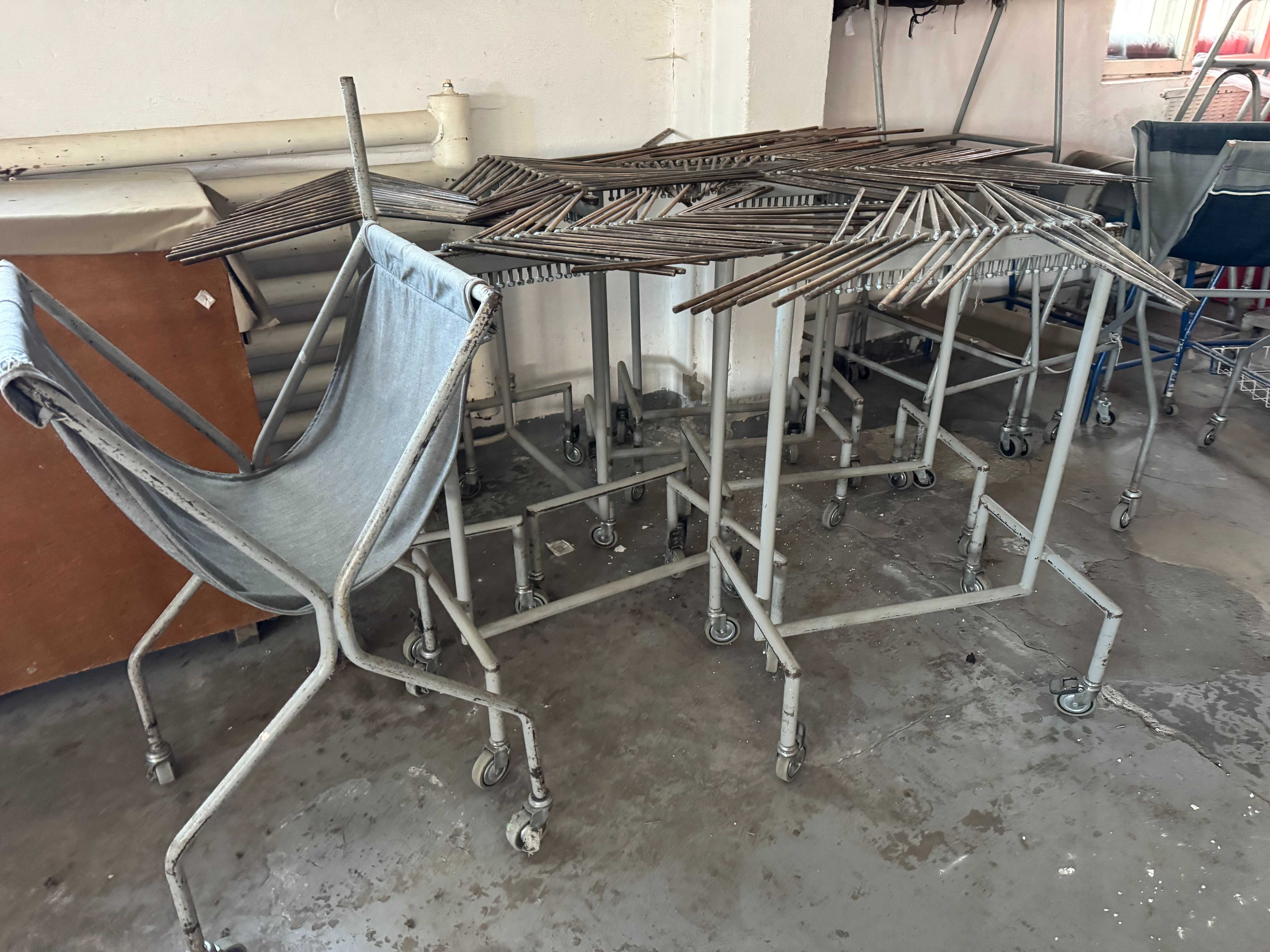 diferite standere si cauricioare pentru haine textile capra