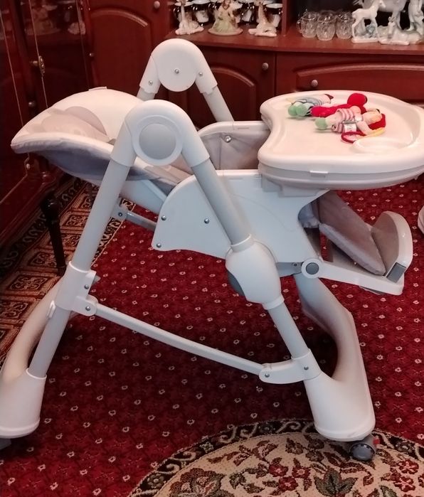 Недорого, универсальный, детский стульчик.