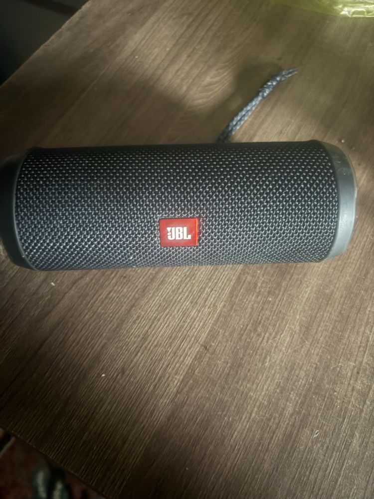 Продам JBL колонку оригинал