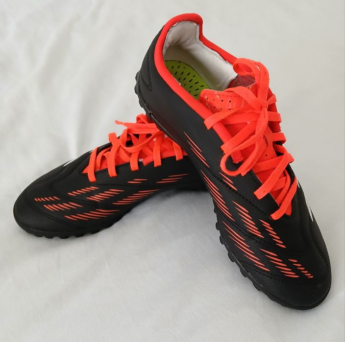 Adidas Predator pt copii marimea 37,5    22cm interior.