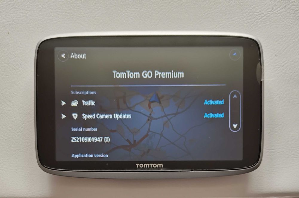 Луксозна автомобилна навигация за кола Tomtom GO PREMIUM с вечни карти