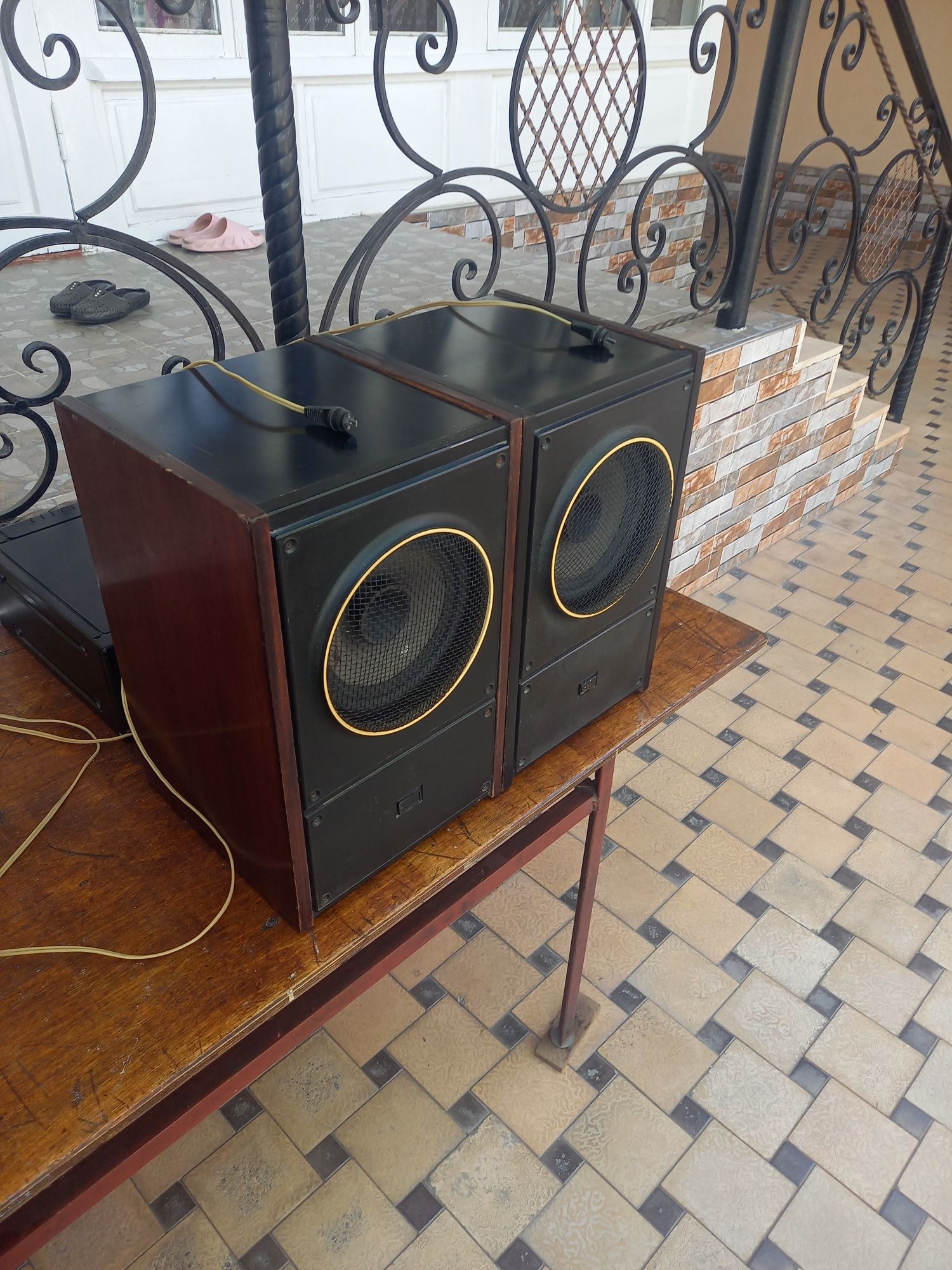 Продается Колонки 10гд ш