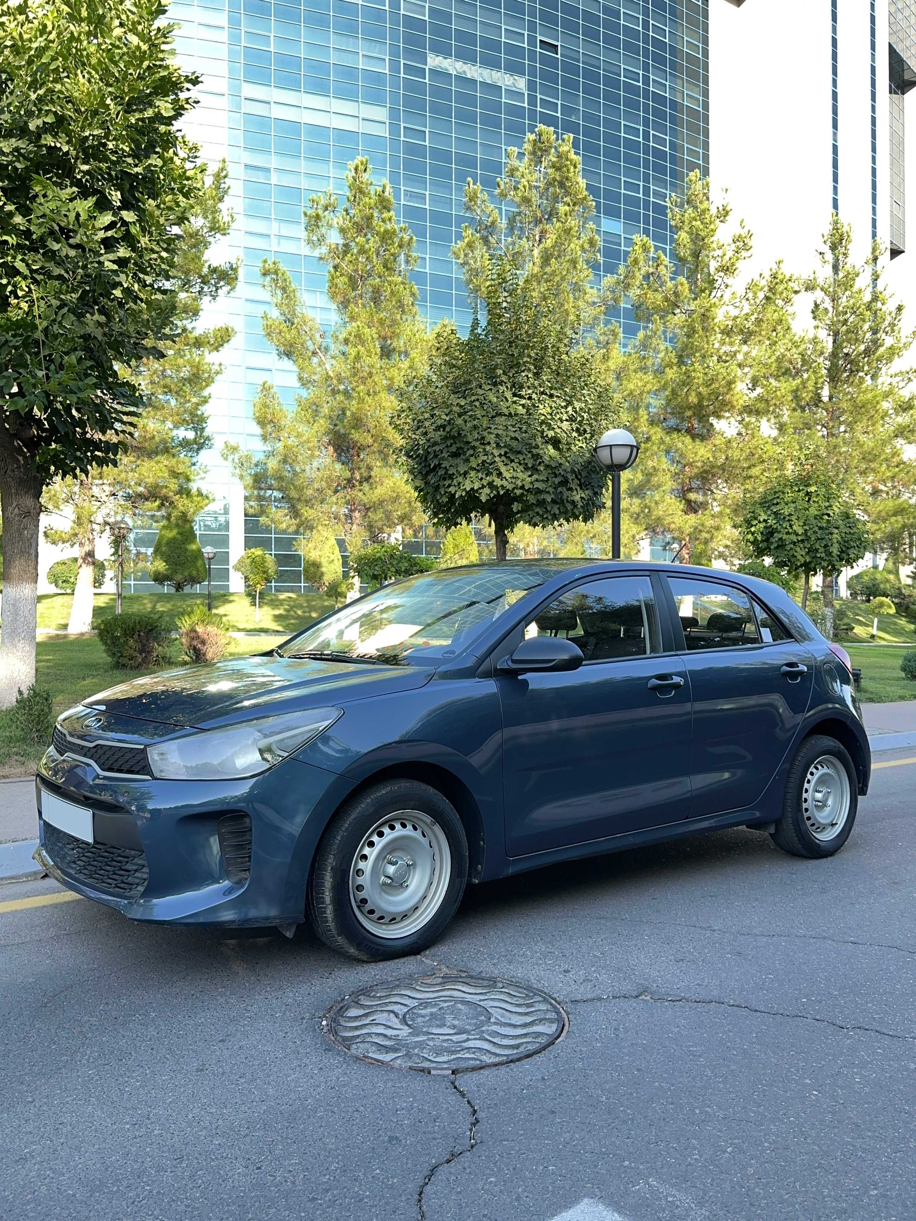 Продается Kia Rio 2018г (108 тыс пробег) Цвет Синий Дымчатый