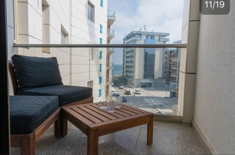 Garsoniera mamaia nord vis a vis Hotel Opera , White tower