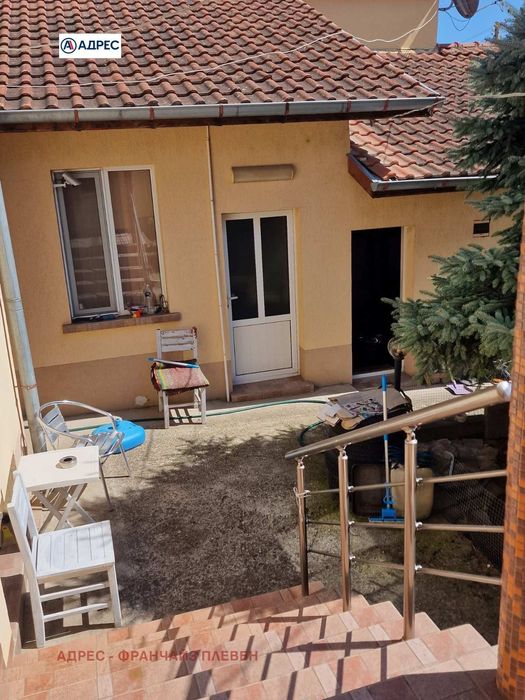 Къща в Плевен, област-гр.Славяново площ 149 цена 150000