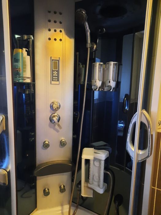 Cabină dus baie proprie