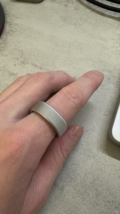 Продам фитнес-кольцо Oura 4 Brushed Silver