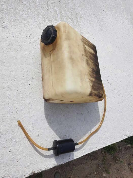 Rezervor tractoras gazon 
Capacitate peste 5 litri.
Prindere pe latera