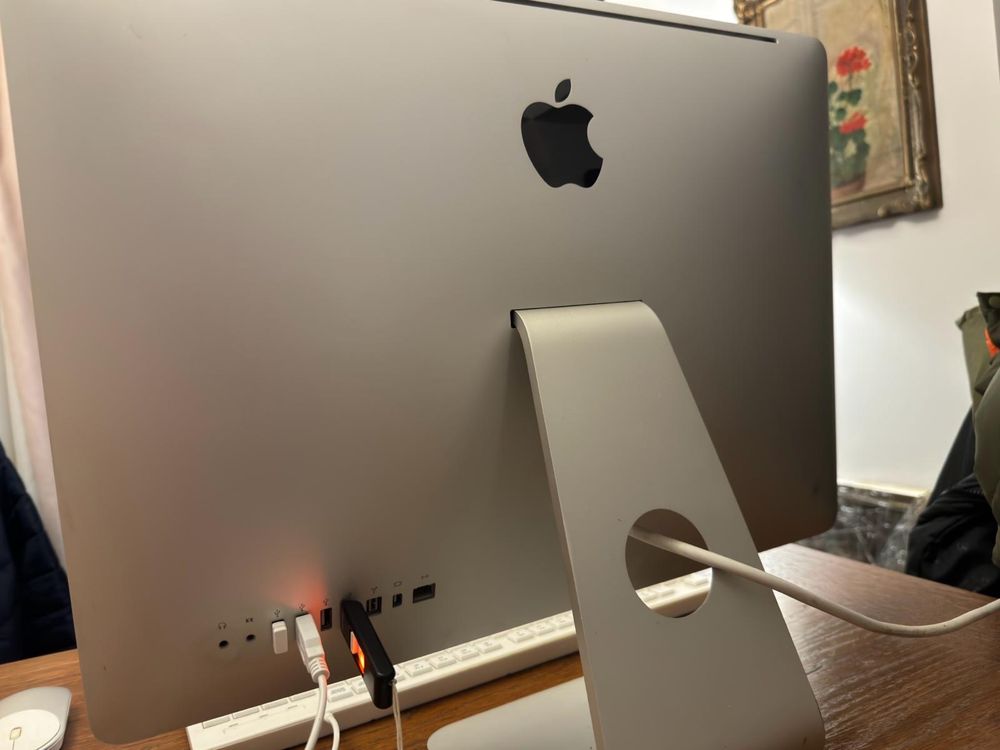 IMac 21.5 inch, mid 2010 S. O. High Sierra