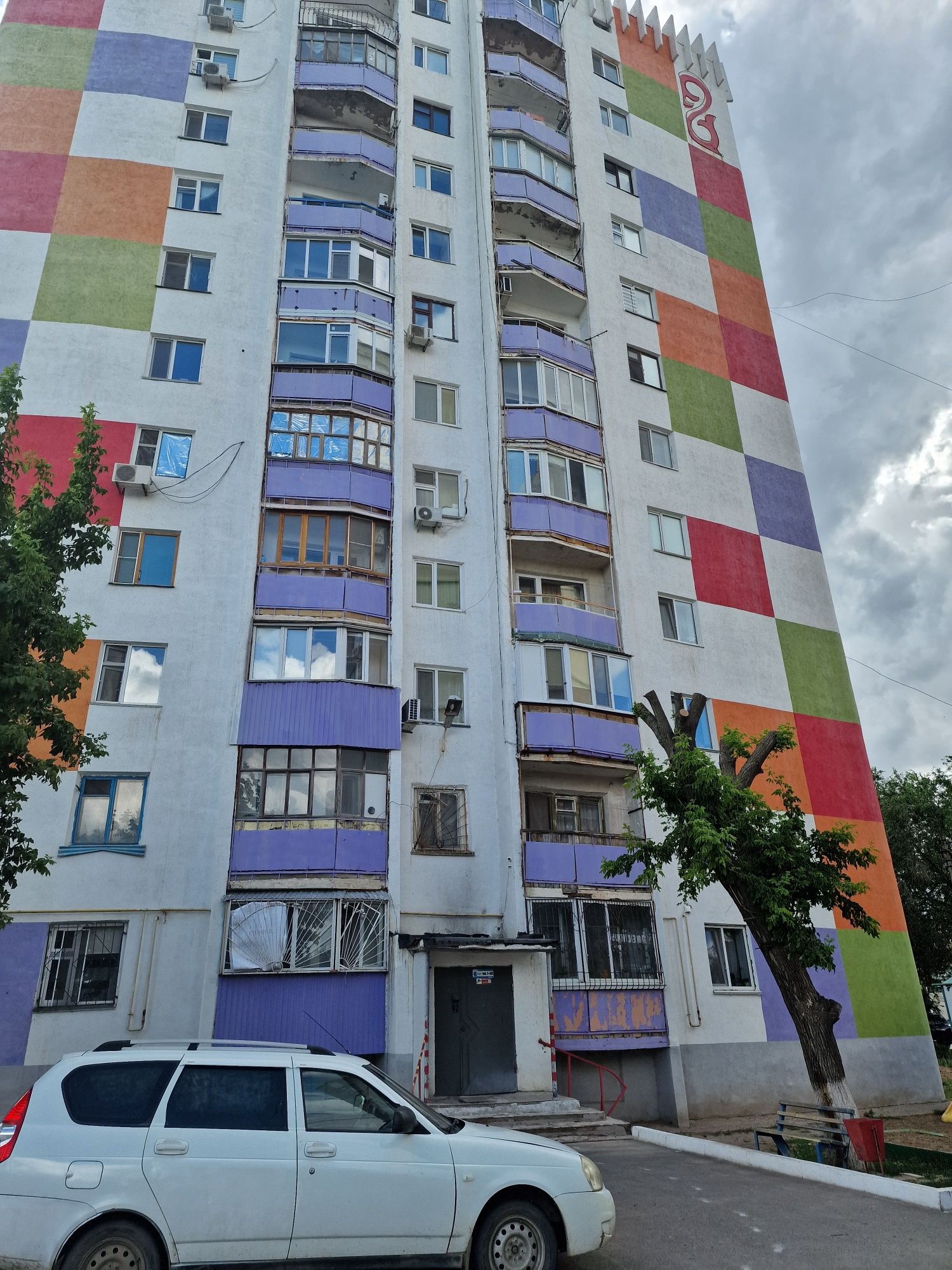 Продам 4 комнатную квартиру в центре.