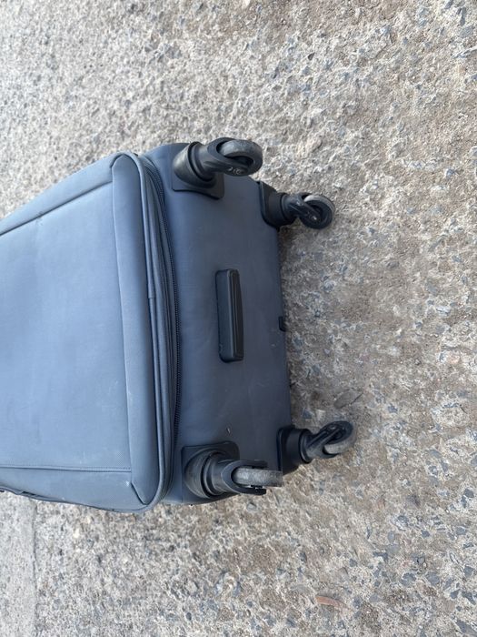 Продам чемодан в отличном все работает