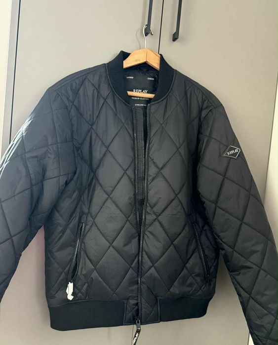 Черно яке Replay