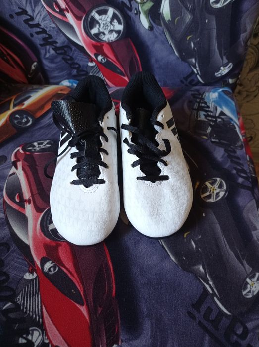 Продам футбольные  бутсы