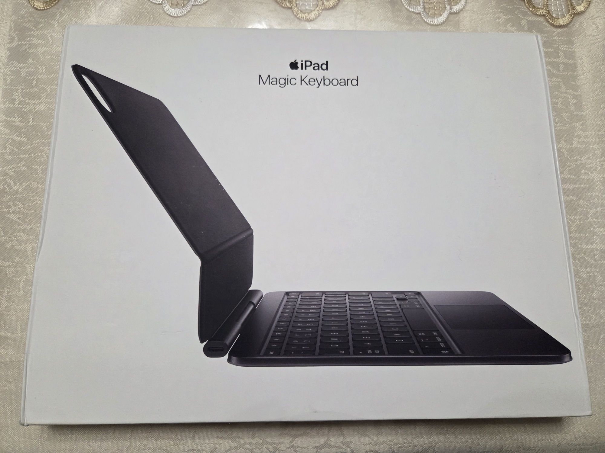 IPad Pro 11-inch (M4) + Magic Keyboard
