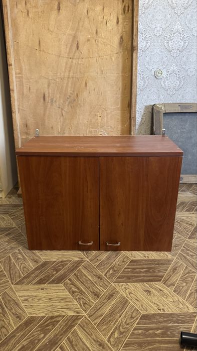 Продаю настенный шкаф