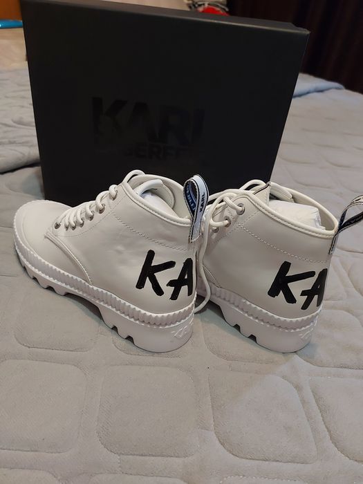 Karl Lagerfeld de dama ,din piele