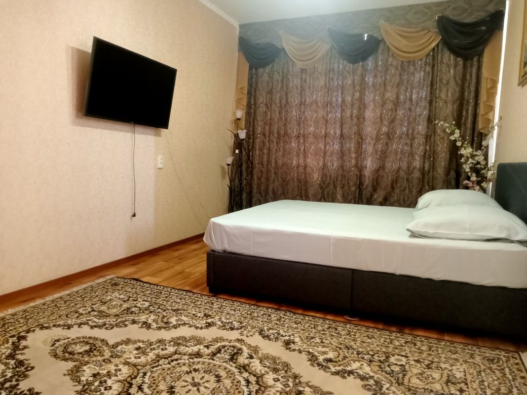 Сдаю посуточно 1 кв в 12. мкр  д.15