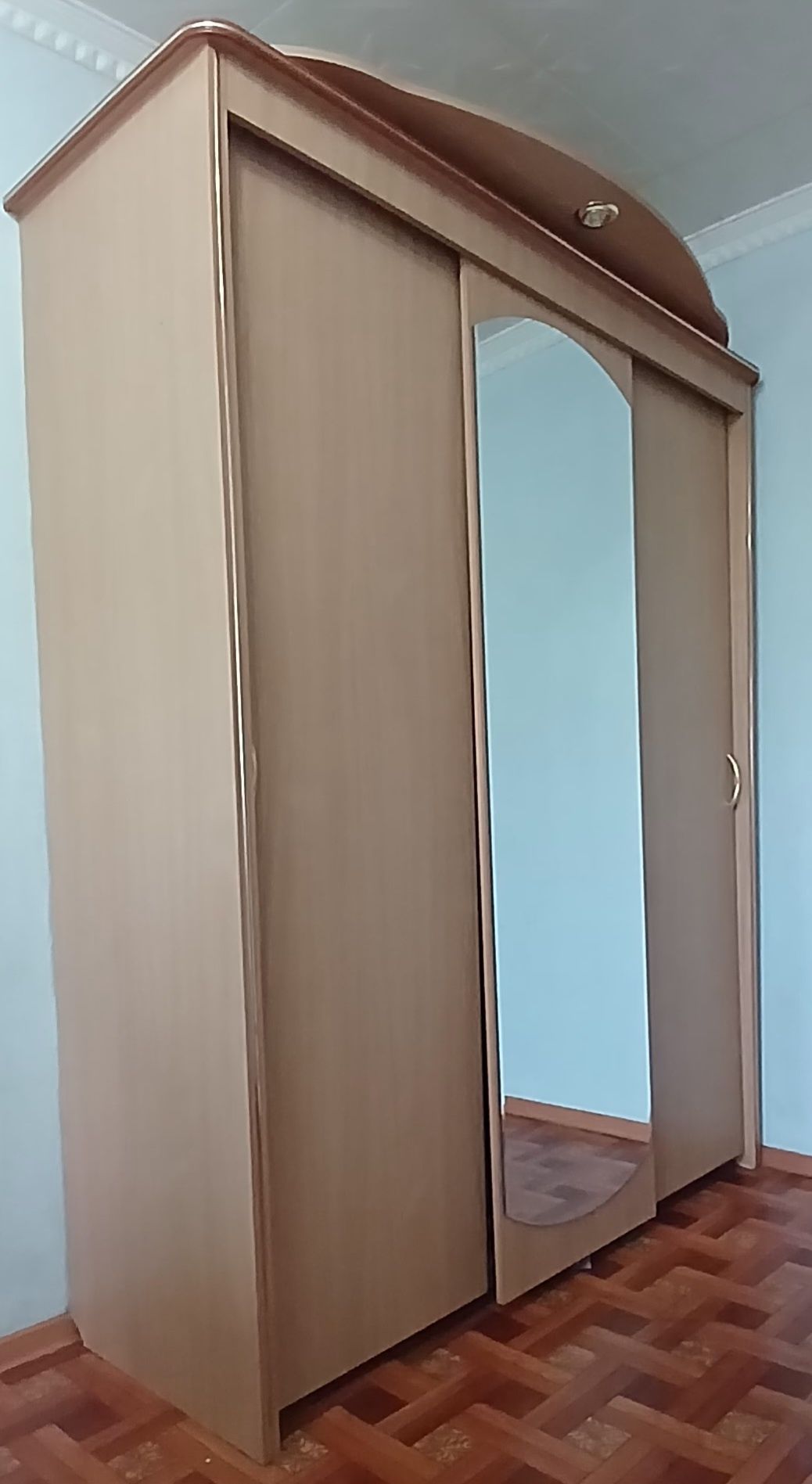 Отдам  даром шифонер 2 шт нада забрать  обе сразу ..