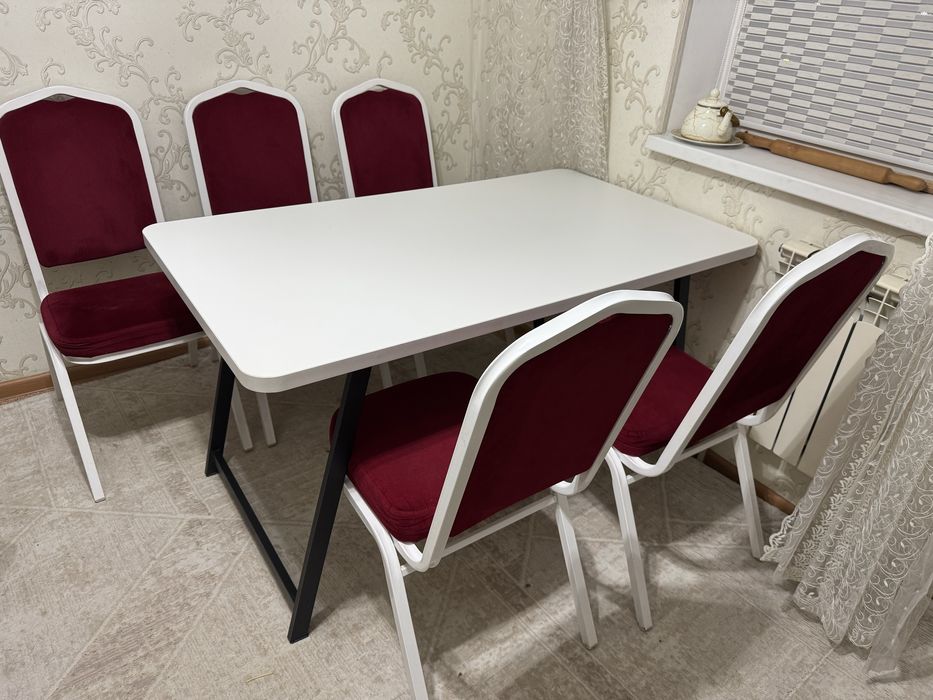 стол и стулья для кухни