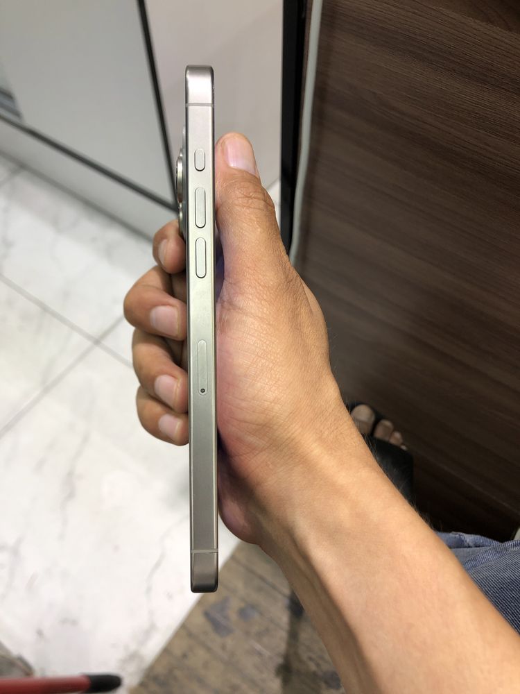 15pro. Max. 256gb.  Natural titan