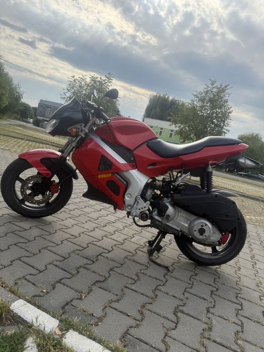 Gilera DNA 125 se conduce cu cat B