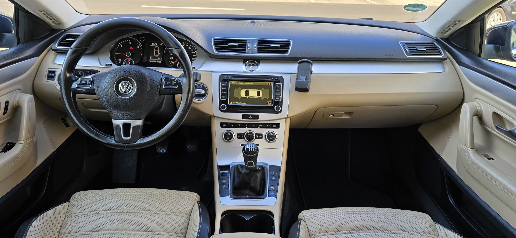 Volkswagen Passat CC 2.0 TDI 177 CP

Bi-Xenon + LED
Dubluclimatronic
N