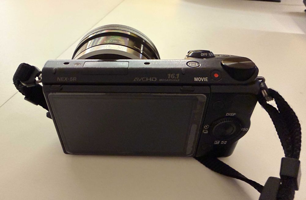 Фотоапарат Sony Nex 5R 16.1MP + Обектив Sony SEL20F28 - E 20mm F2.8