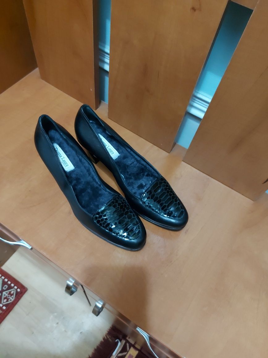 Продаётся в отличном состояний зимний сапогий и полуботинки