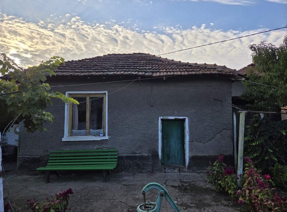 Къща в село Покрайна