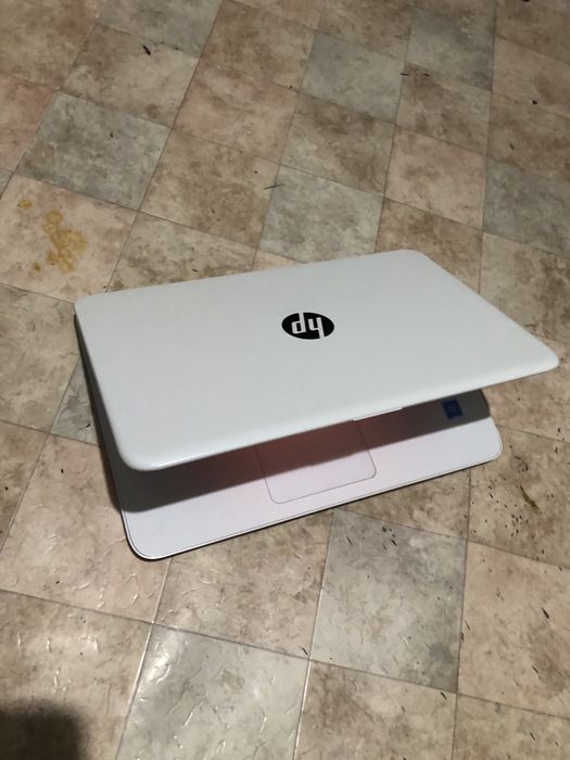 Продам нетбук Hp в хорошем состоянии windows 10 ssd