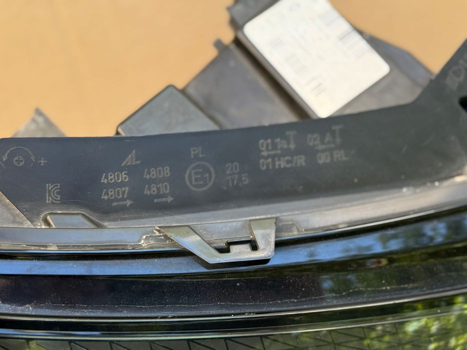 Оригинилен LED Фар за Renault Clio ПЕРФЕКТЕН