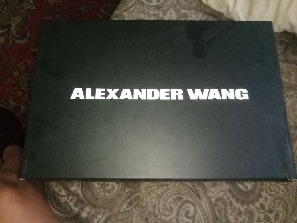 Продам оригинал  тапки ALEXANDER WANG