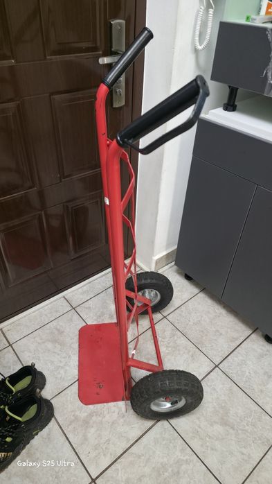 Liza cărucior marfa aproape noua butoaie baxuri 2 roti