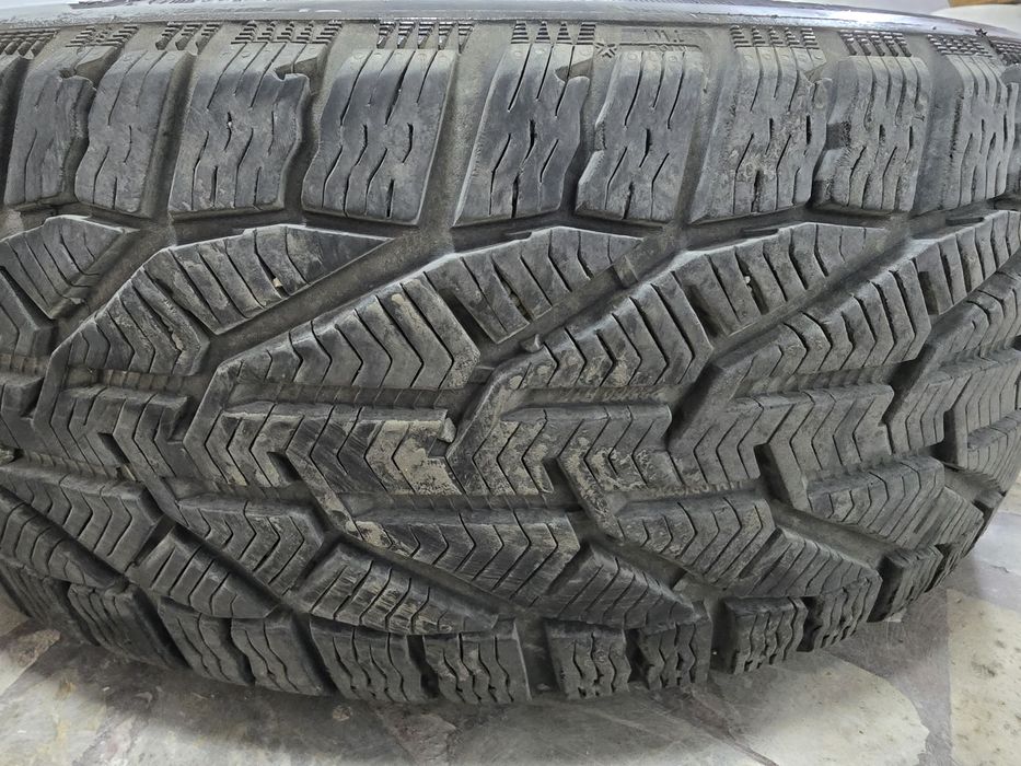 Anvelope iarna 225/60/R17 103V